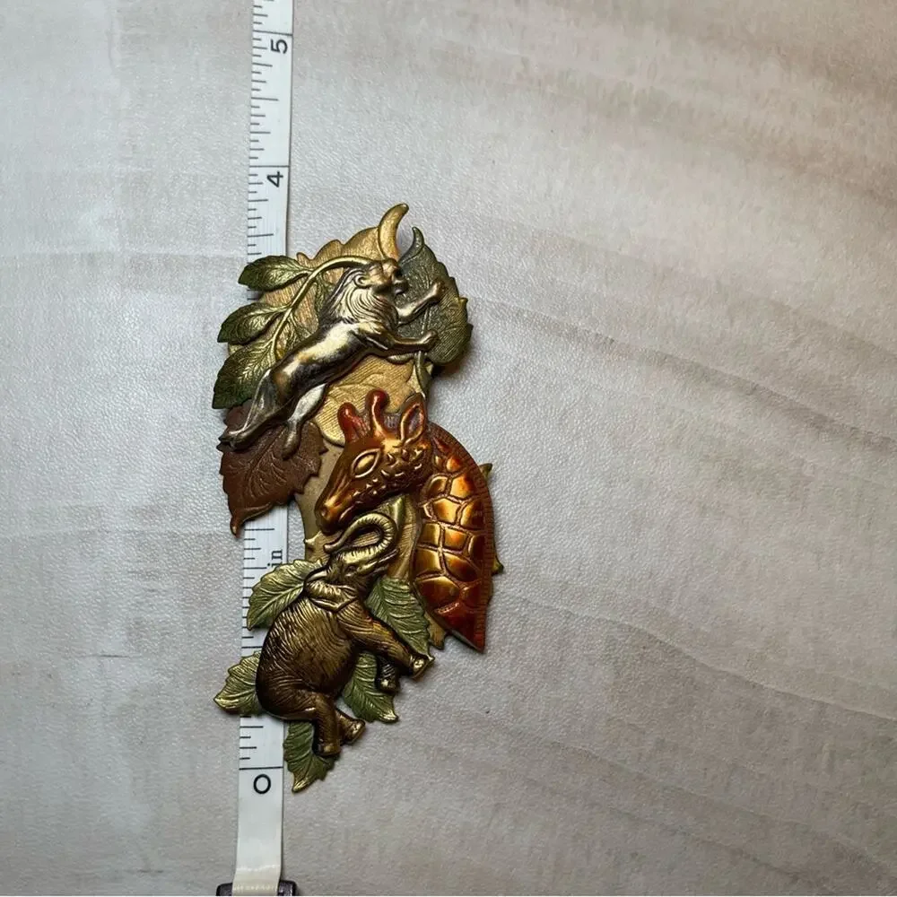 Vtg. Wildlife Lion, Giraffe, and Elephant Brooch Pin Africa Asia Grasslands Zoo